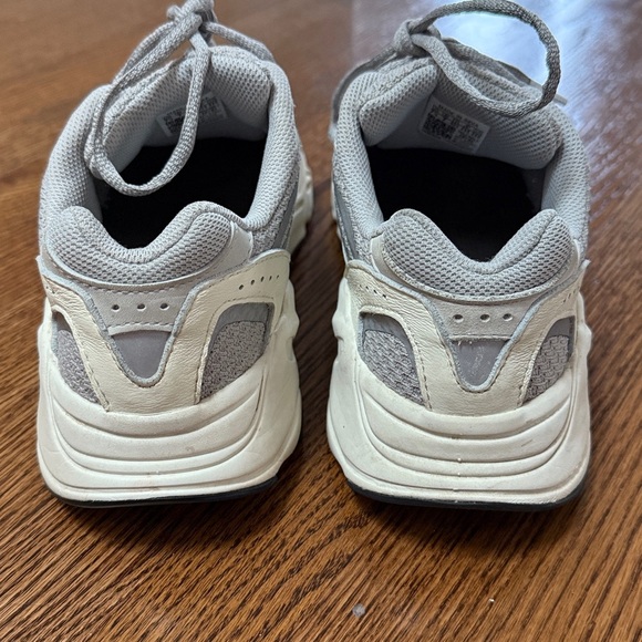 Yeezy Boost 700 V2 Static - Picture 6 of 13